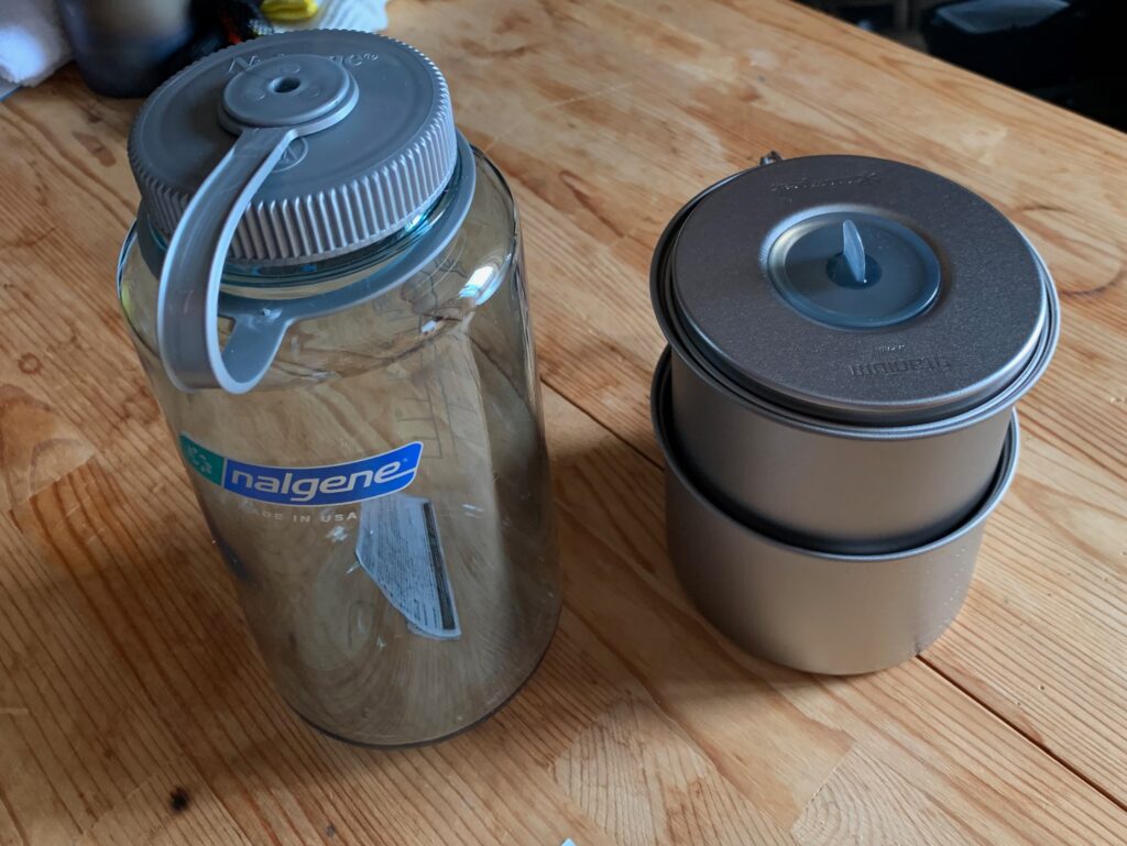 ナルゲンボトル1L とスノーピーク ソロクッカー極チタンのサイズ