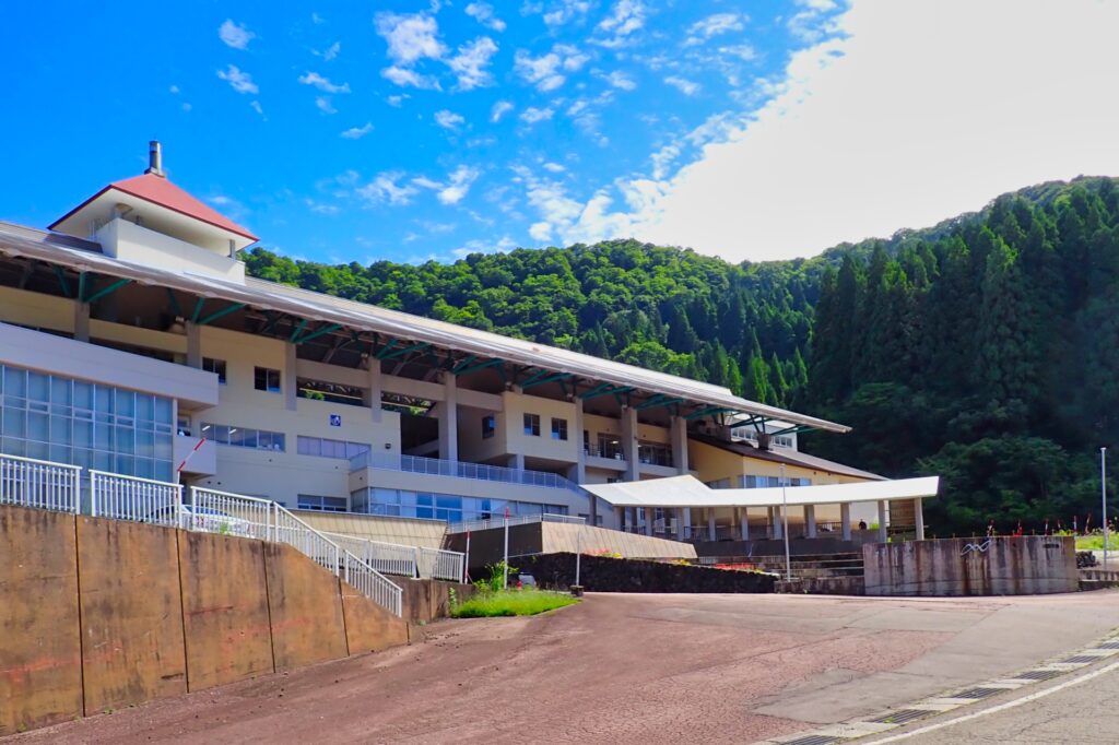 南砺市立複合教育施設「アーパス」
