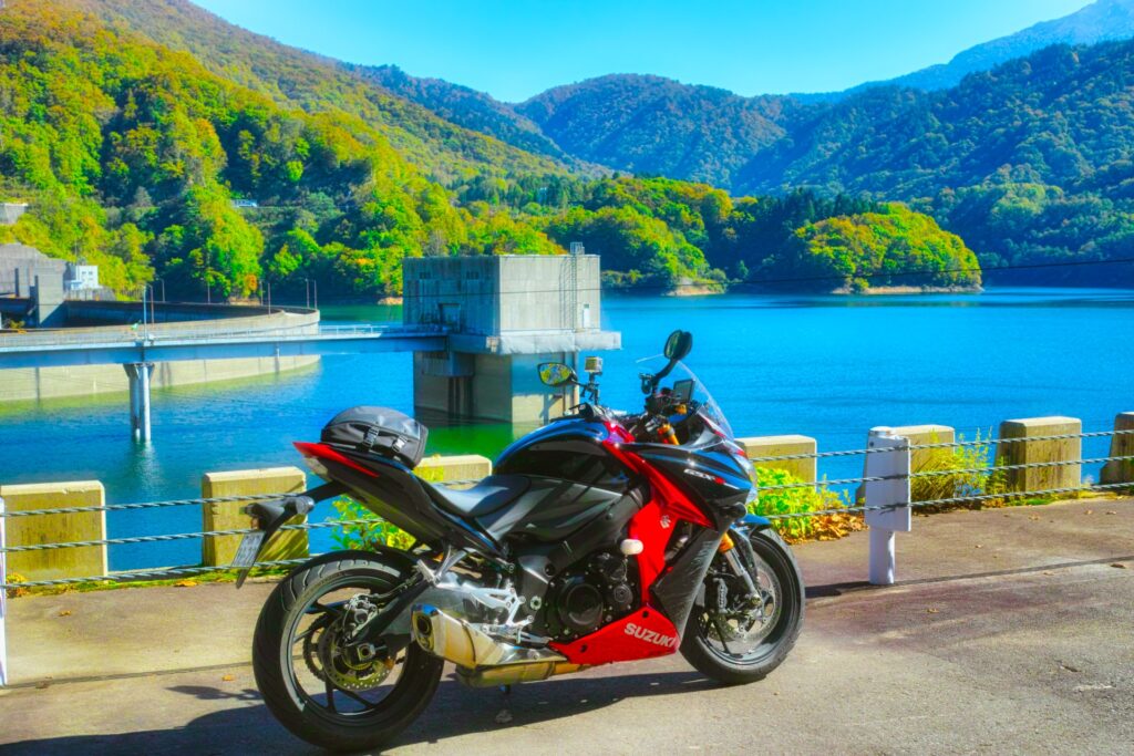有峰ダム湖とSuzuki GSX-S1000F