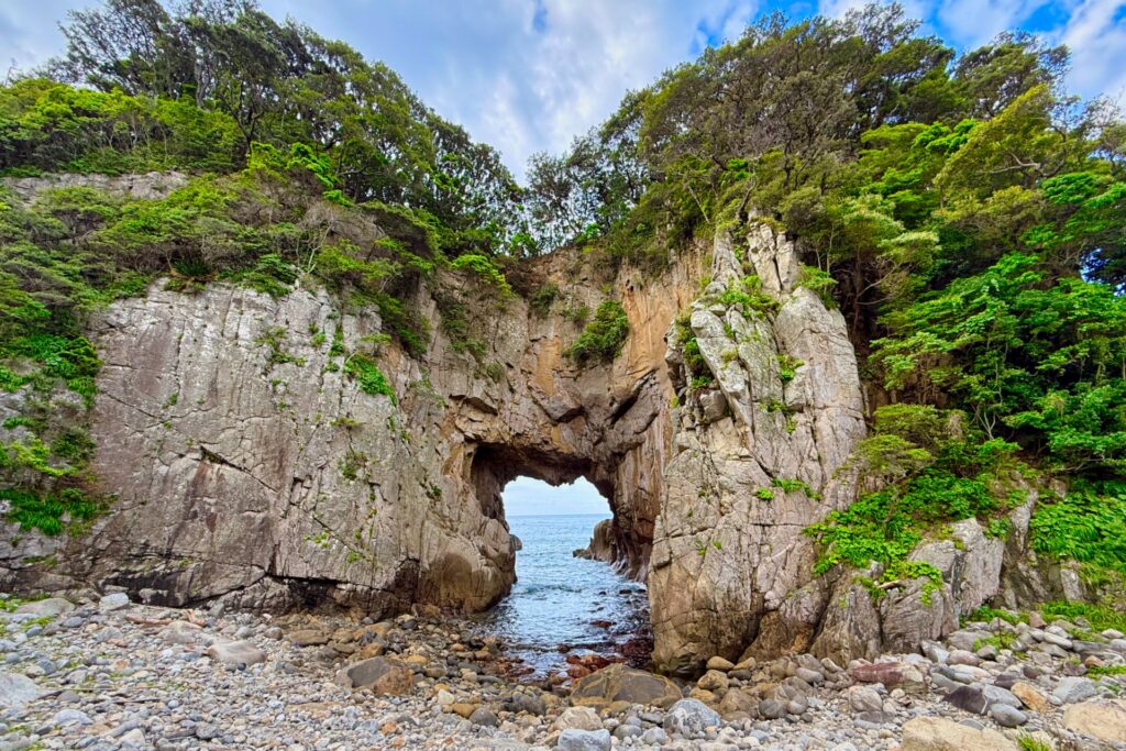 白山洞門